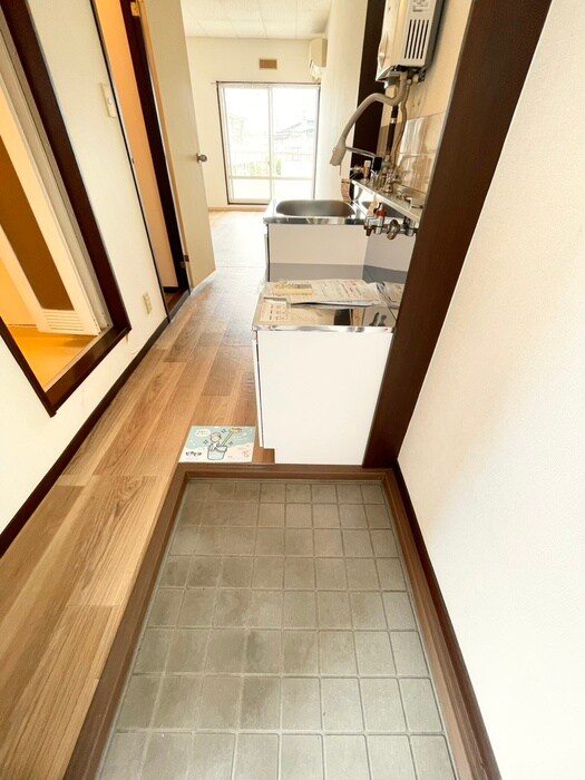 物件内観写真14　(玄関)