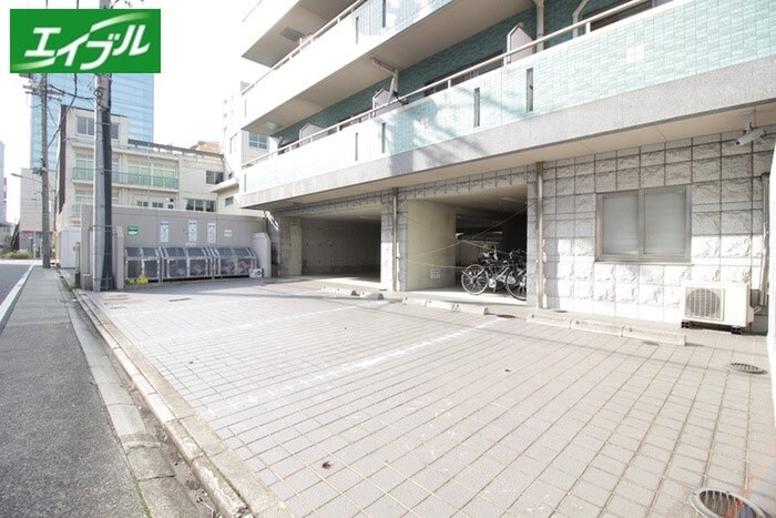 物件外観写真4　(駐車場)