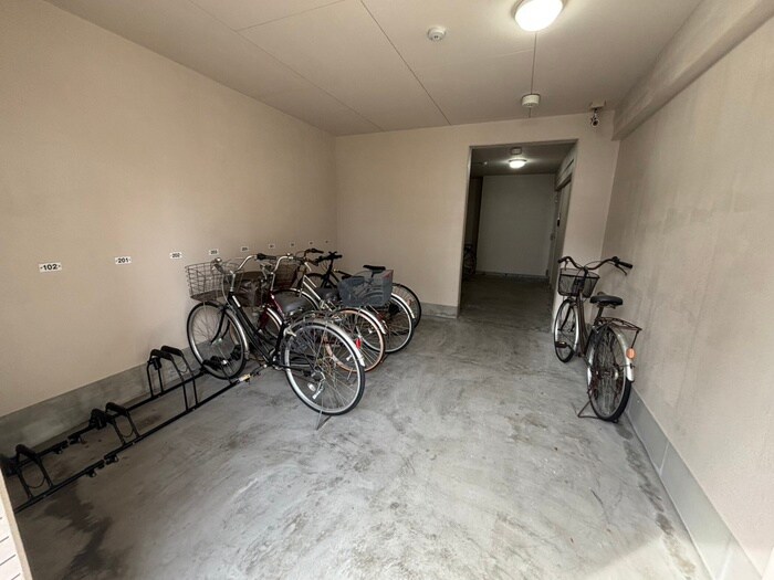 物件外観写真6　(駐輪場)