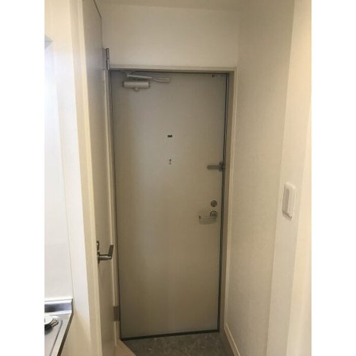 物件内観写真11　(玄関)