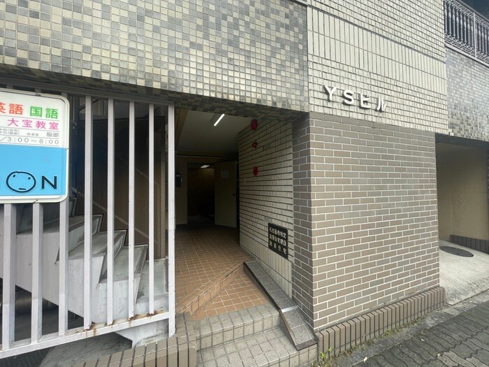 物件外観写真4　(エントランス部分)