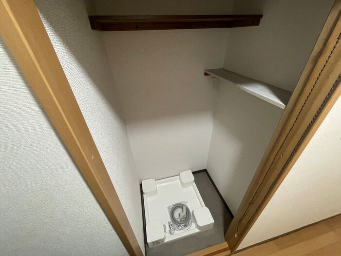 物件内観写真12　(洗濯機置場)