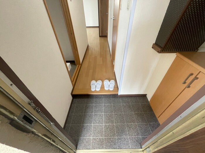 物件内観写真16　(玄関)