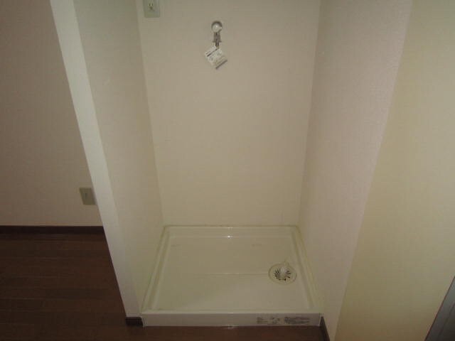 物件内観写真14　(洗濯機置場)