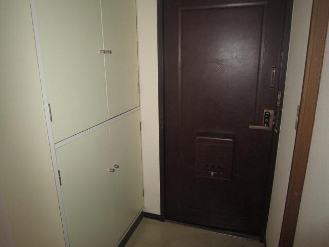 物件内観写真16　(玄関)