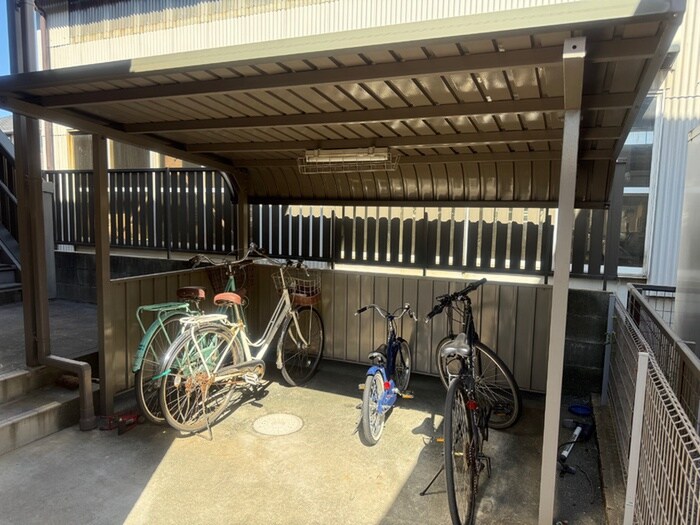 物件外観写真2　(駐輪場)
