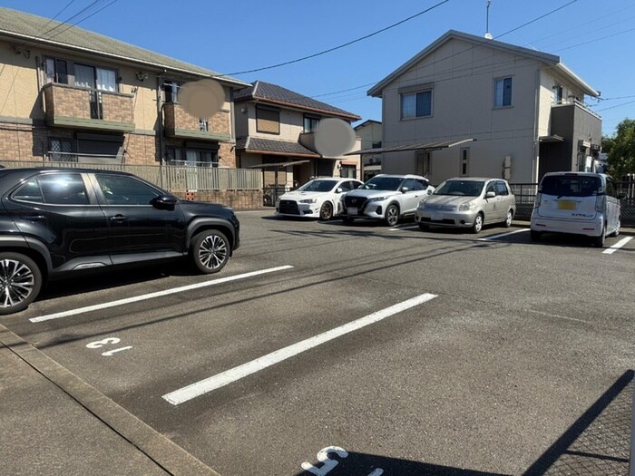 物件外観写真3　(駐車場)