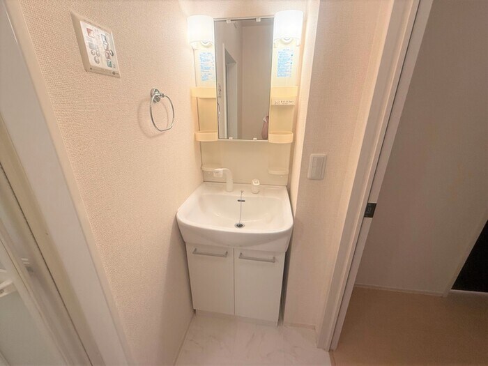 物件内観写真8　(洗面)