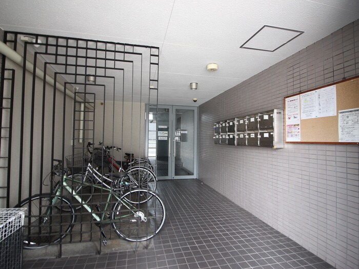 物件外観写真2　(エントランス部分)