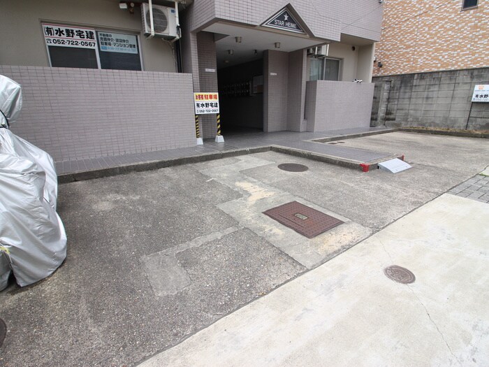 物件外観写真5　(駐車場)