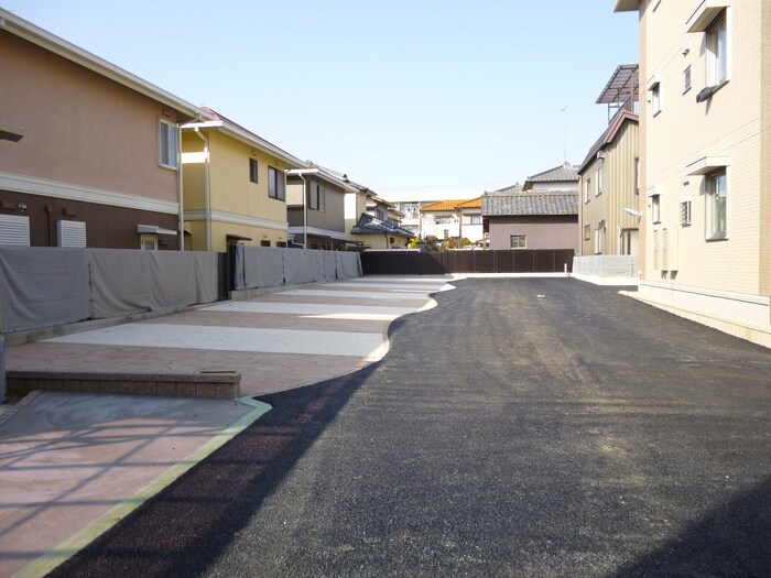 物件外観写真3　(駐車場)