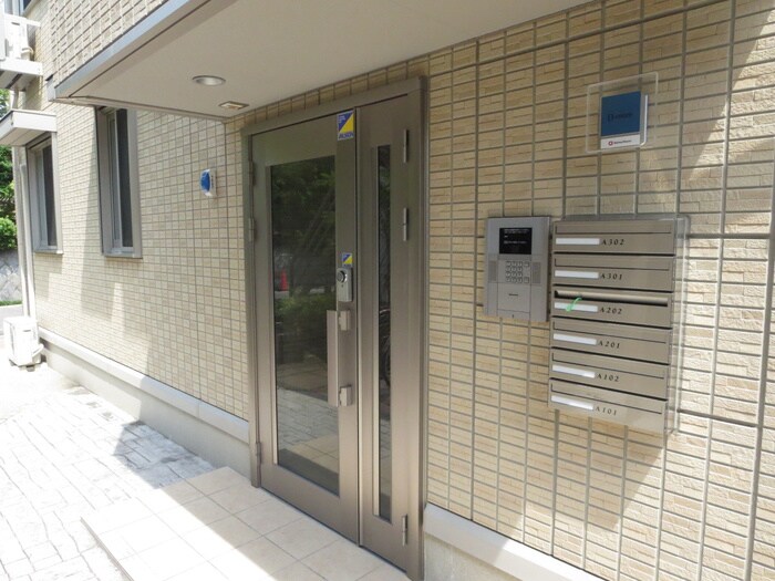 物件外観写真4　(エントランス部分)