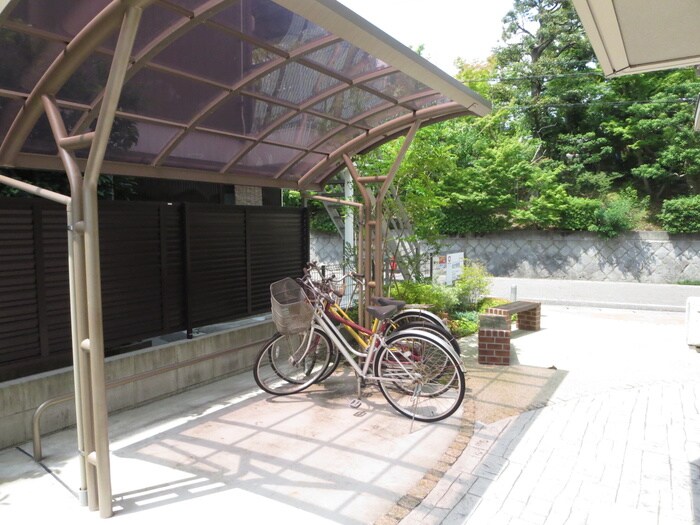 物件外観写真5　(駐輪場)