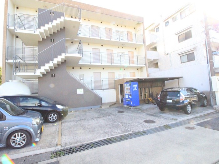 物件外観写真3　(駐車場)