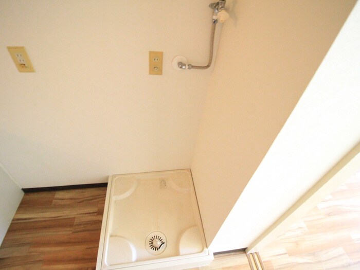 物件内観写真11　(洗濯機置場)