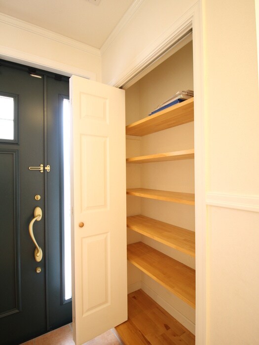 物件内観写真11　(靴箱)