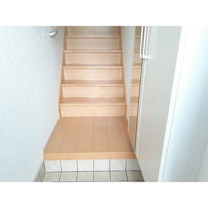 物件内観写真7　(玄関)