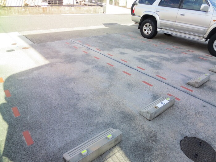 物件外観写真3　(駐車場)