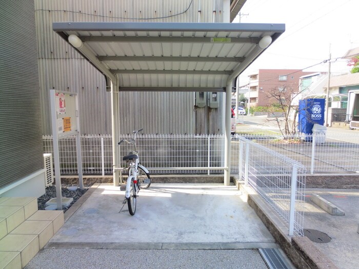 物件外観写真4　(駐輪場)