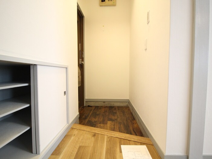 物件内観写真15　(玄関)