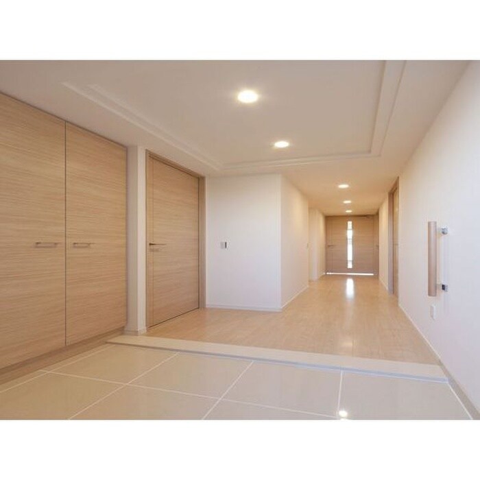 物件内観写真10　(玄関)