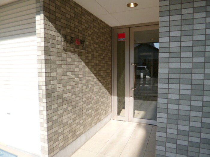 物件外観写真4　(エントランス部分)