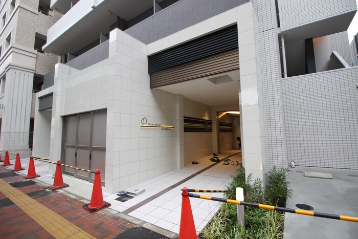 物件外観写真2　(エントランス部分)