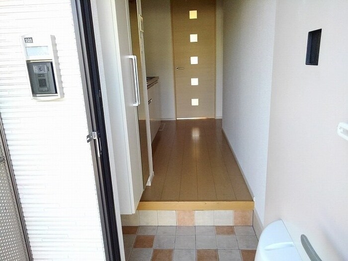 物件内観写真16　(廊下)