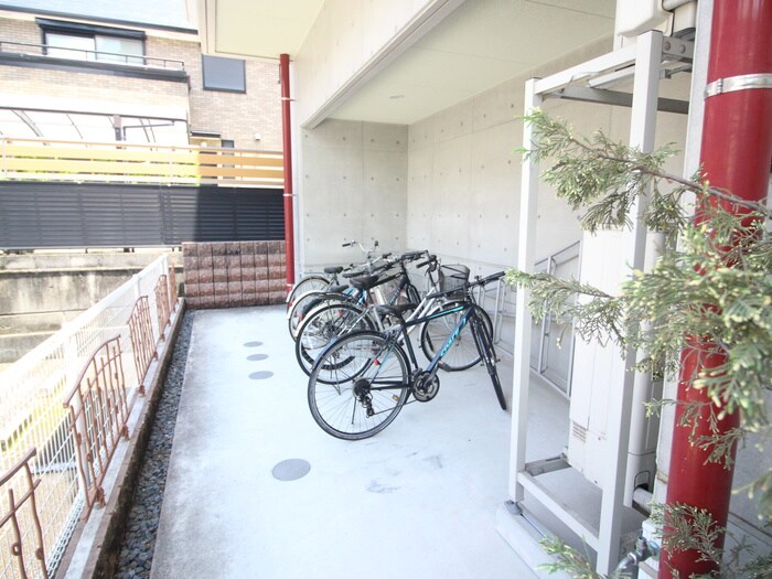 物件外観写真6　(駐輪場)