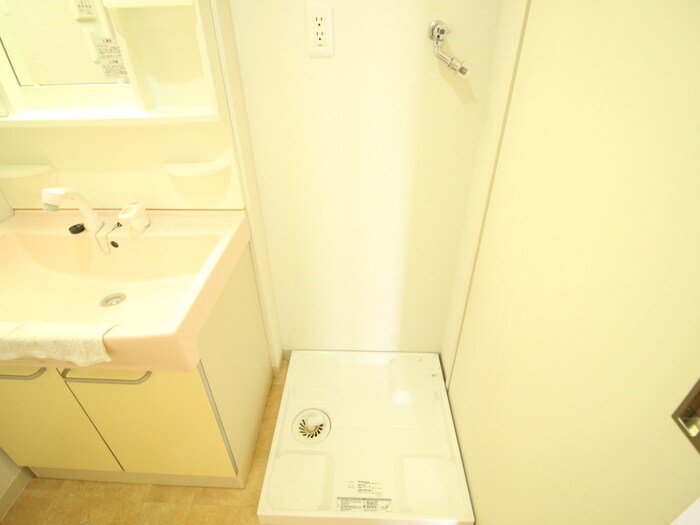 物件内観写真13　(洗濯機置場)