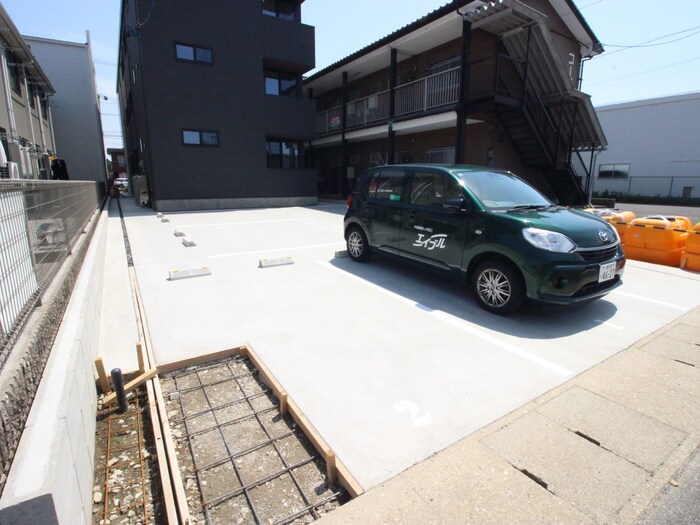 物件外観写真5　(駐車場)