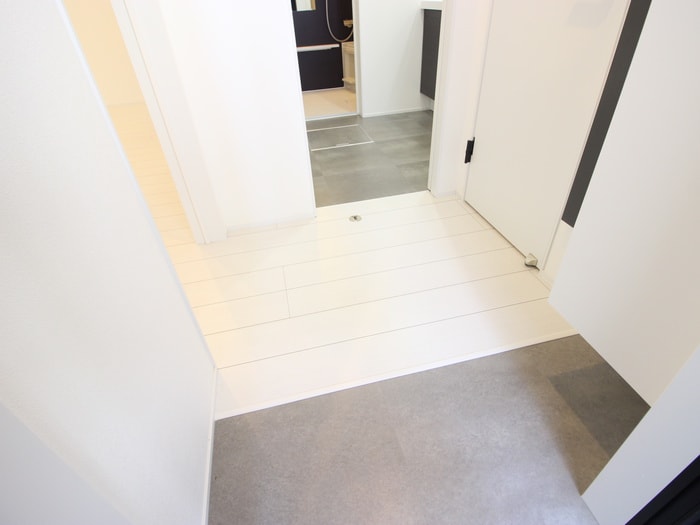 物件内観写真18　(玄関)