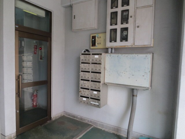 物件外観写真4　(エントランス部分)