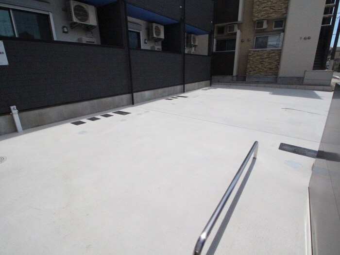 物件外観写真5　(駐輪場)