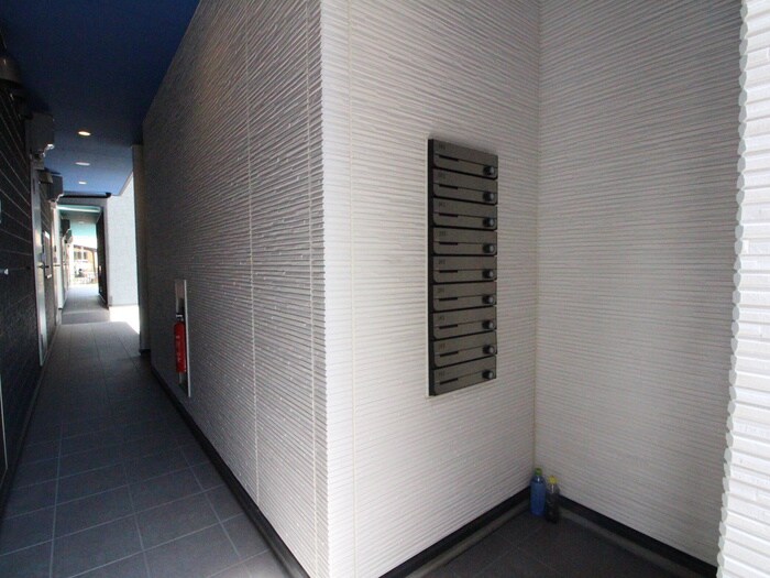 物件外観写真6　(エントランス部分)