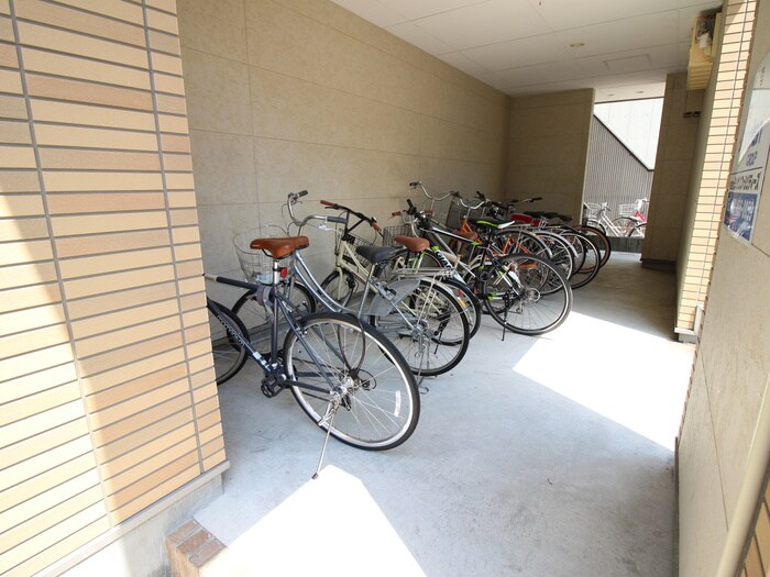 物件外観写真3　(駐輪場)