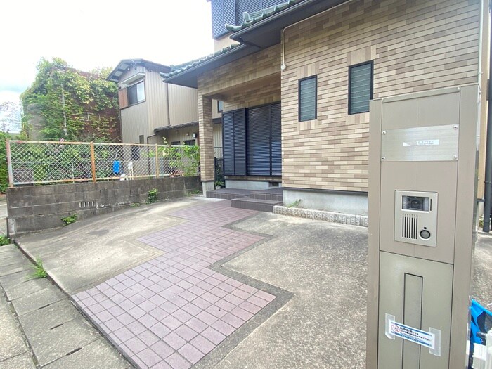 物件外観写真5　(エントランス部分)