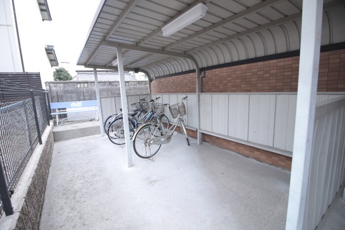 物件外観写真4　(駐輪場)
