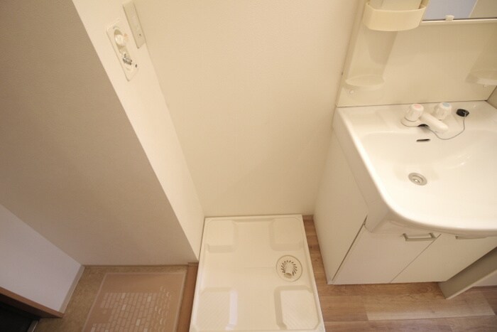 物件内観写真14　(洗濯機置場)