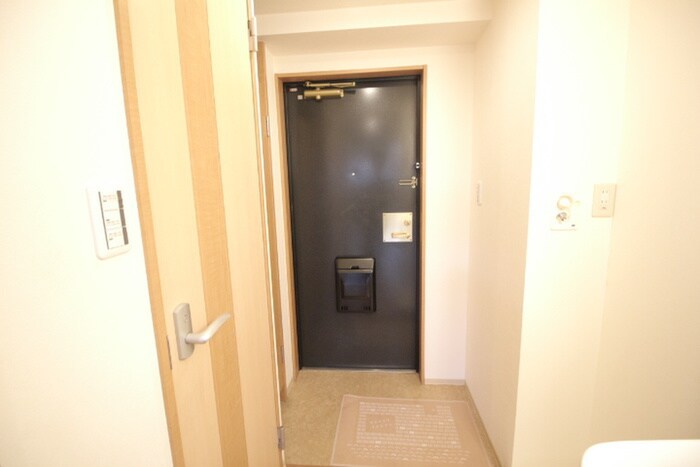 物件内観写真17　(玄関)
