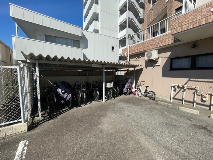 物件外観写真5　(駐輪場)