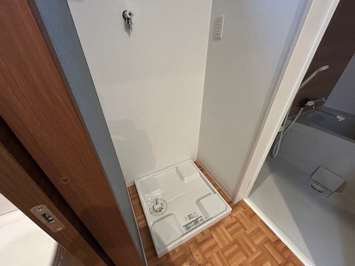 物件内観写真11　(洗濯機置場)