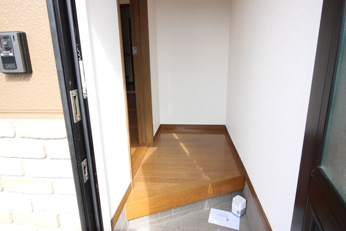 物件内観写真7　(玄関)