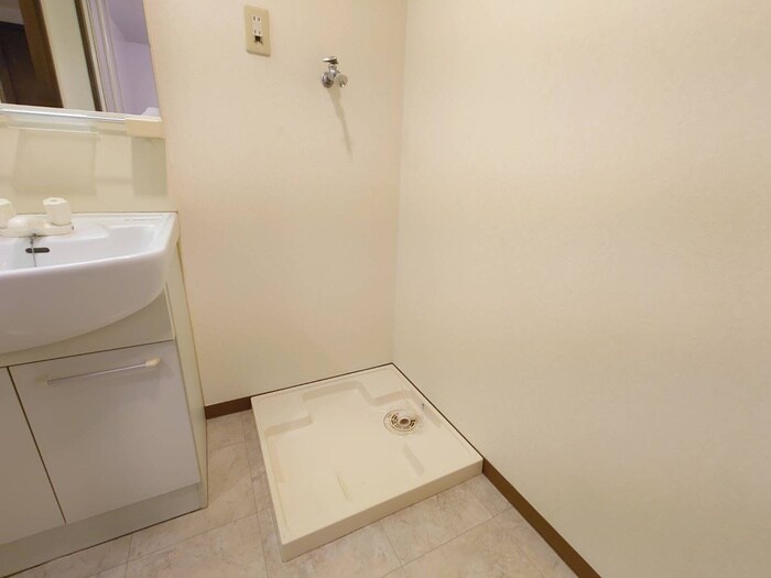 物件内観写真10　(洗濯機置場)