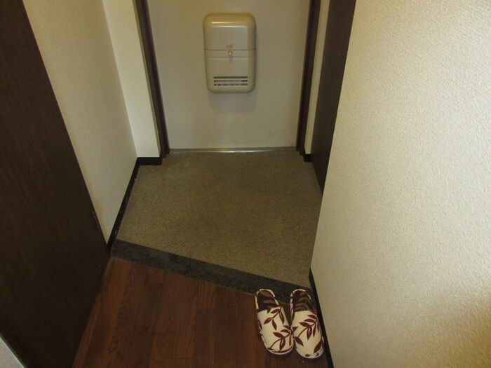 物件内観写真12　(玄関)
