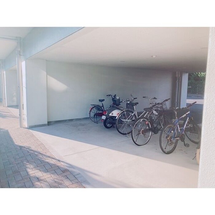 物件外観写真6　(駐輪場)
