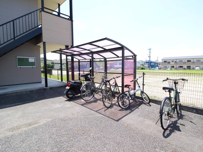 物件外観写真2　(駐輪場)