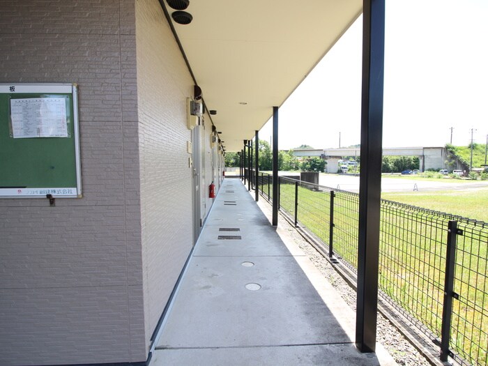 物件外観写真5　(エントランス部分)