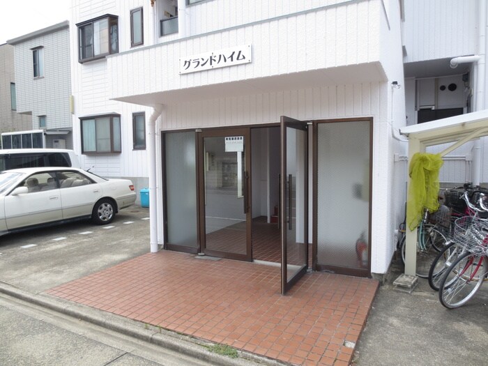 物件外観写真2　(エントランス部分)