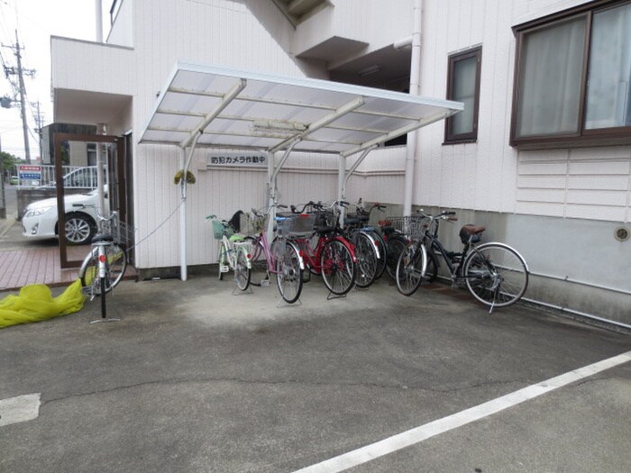 物件外観写真3　(駐輪場)